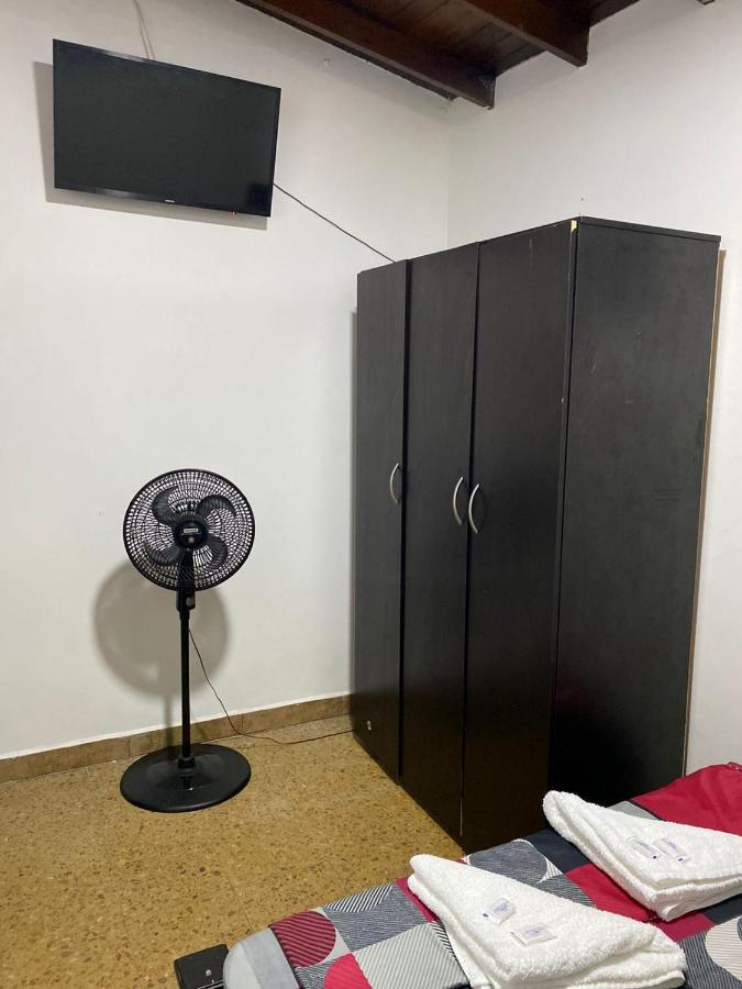 Apartamentos Excelente Ubicacion Medellín Zewnętrze zdjęcie